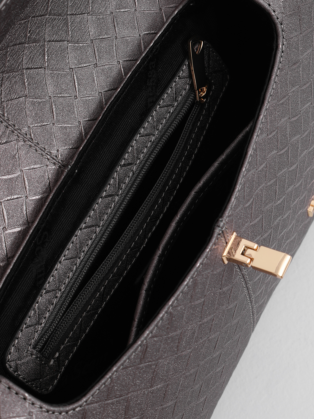 Сумка-портфель с узорным тиснением и металлическим логотипом Vanessa Scani в свинцовом оттенке