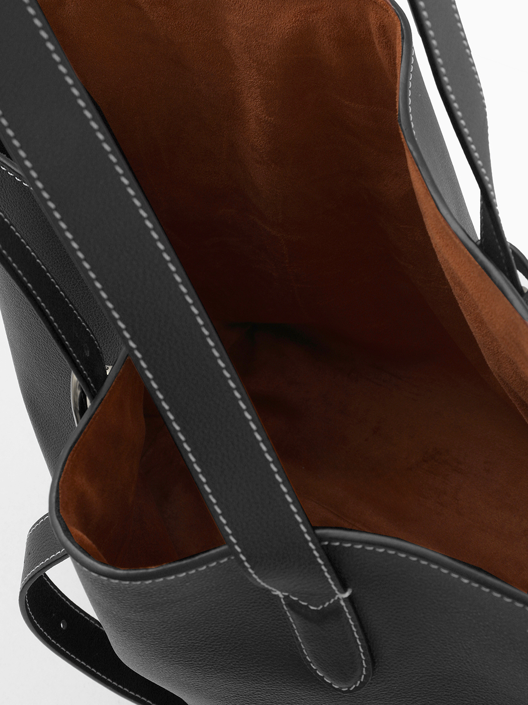 Сумка-шоппер с фурнитурой-замком от IVORY в чёрном цвете