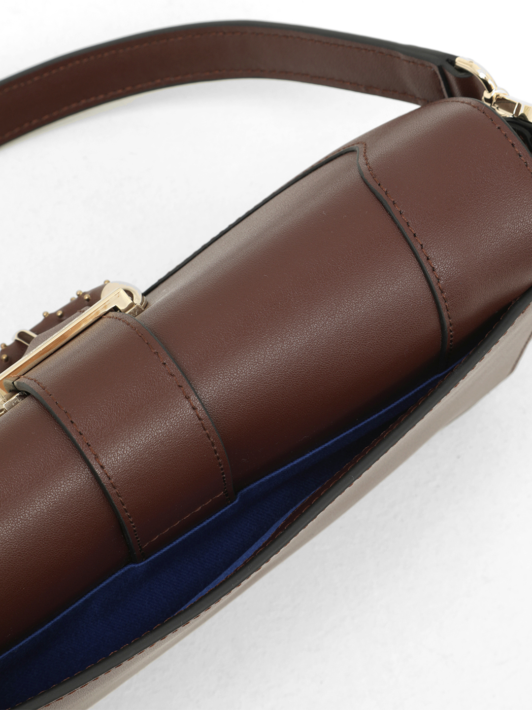 Багет от Cromia в натуральной гладкой коже шоколадного цвета с фурнитурой в виде пряжки