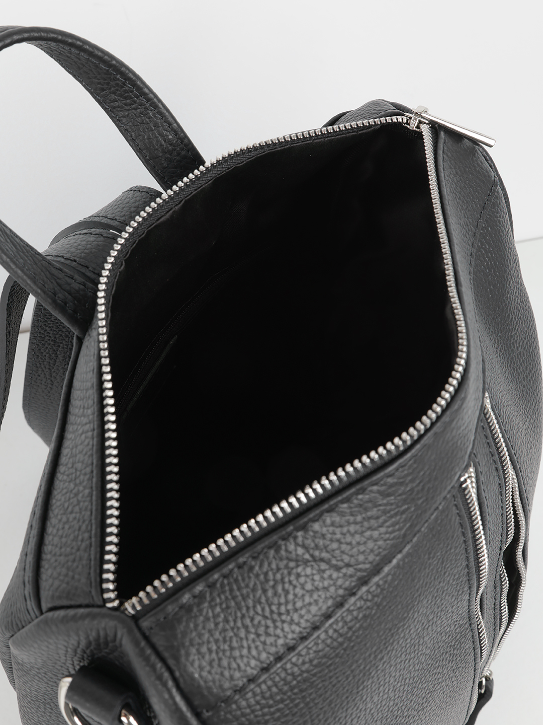 Рюкзак с двумя молниями и боковыми карманами прямоугольной формы от FOLLE в чёрном цвет