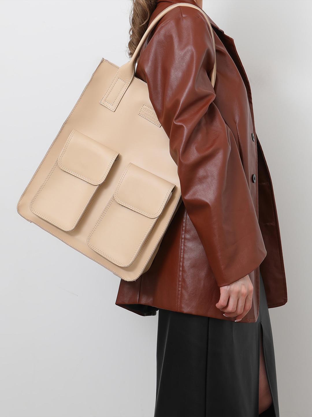 Бежевая сумка-шоппер с дополнительными карманами от FOLLE из винтажной кожи vacchetta