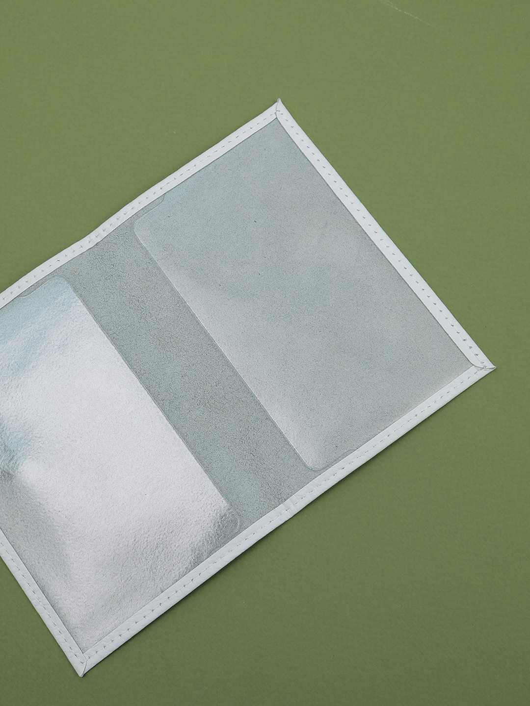 Обложка для паспорта от Alessandro Beato из натуральной кожи с принтом машины среди холмов