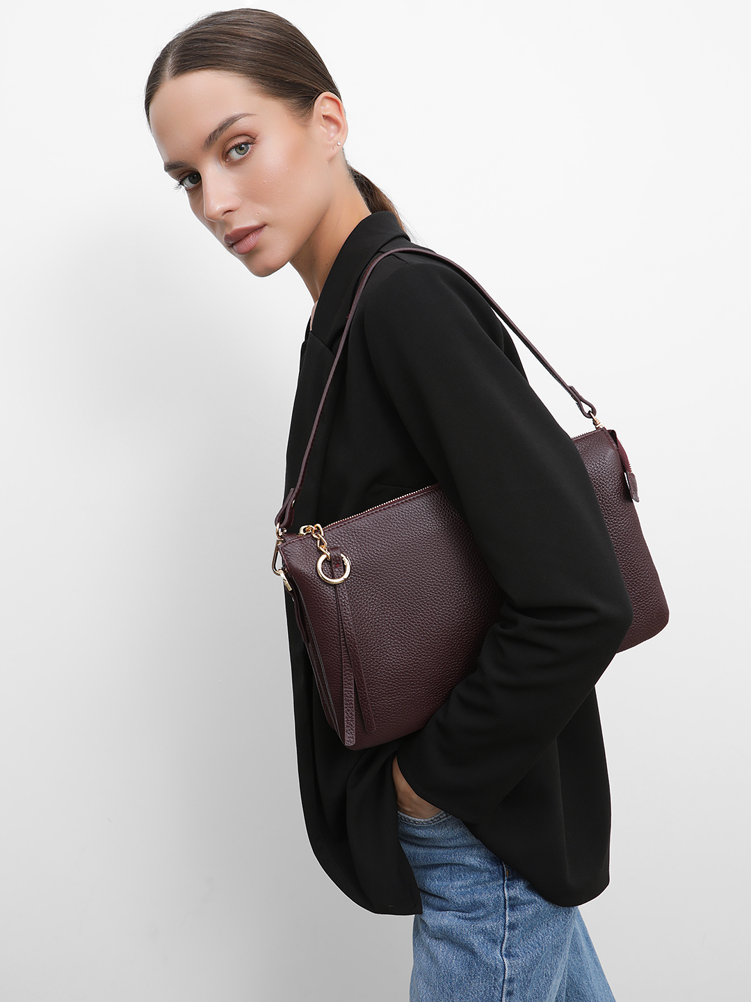 Сумка клатч прямоугольной формы из натуральной кожи винного оттенка от FOLLE