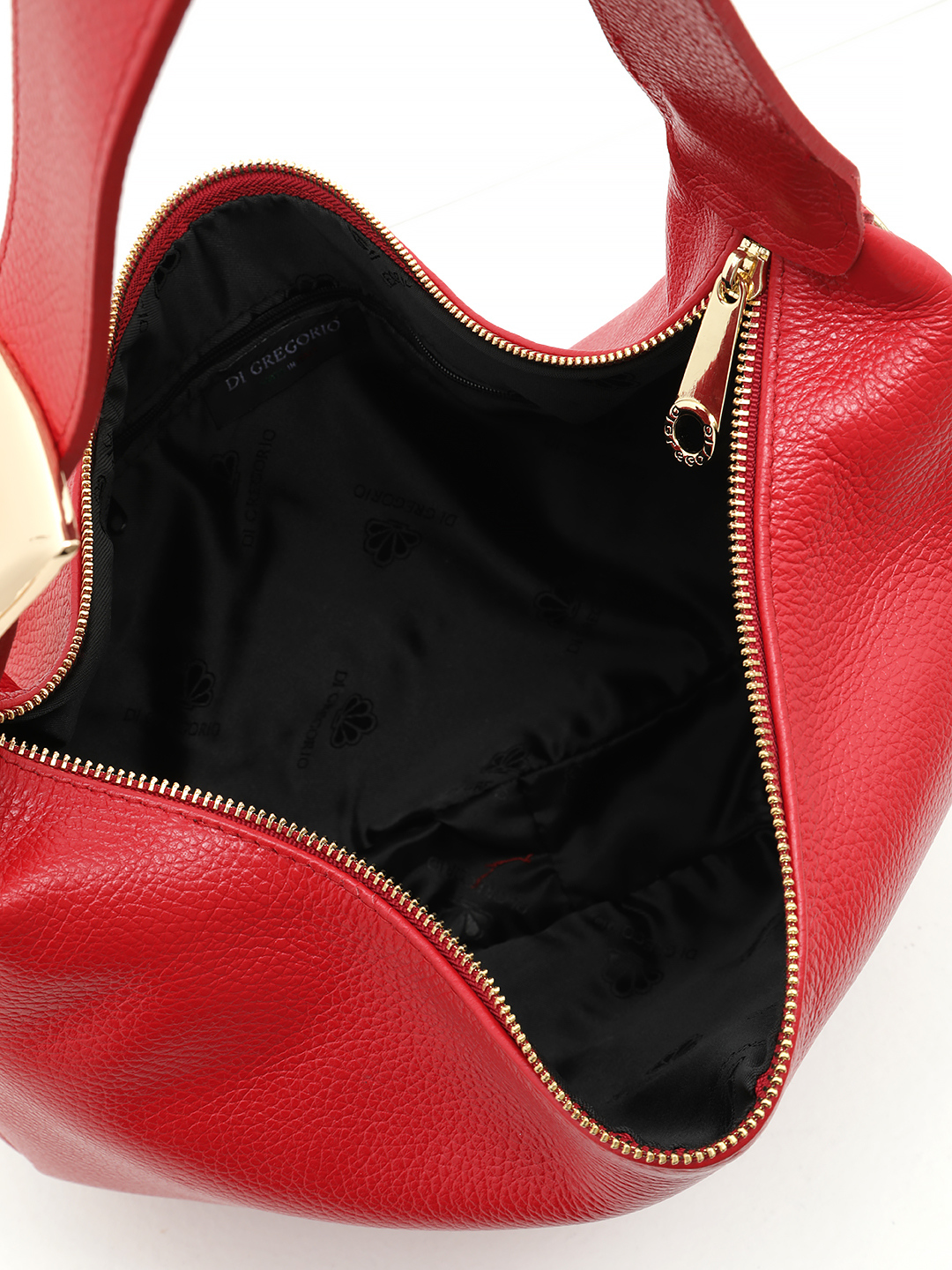 Мешок с акцентной фурнитурой от Di Gregorio в красном цвете