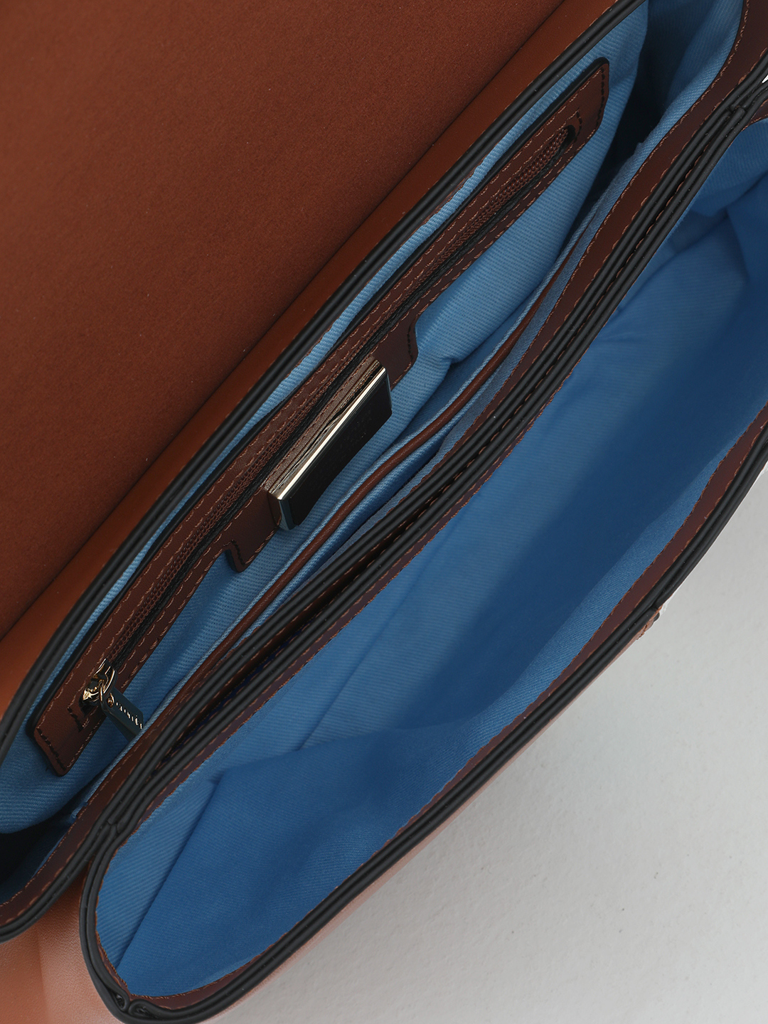 Сумка на плечо с двойным ремнём с элементами цепи от CROMIA орехового оттенка