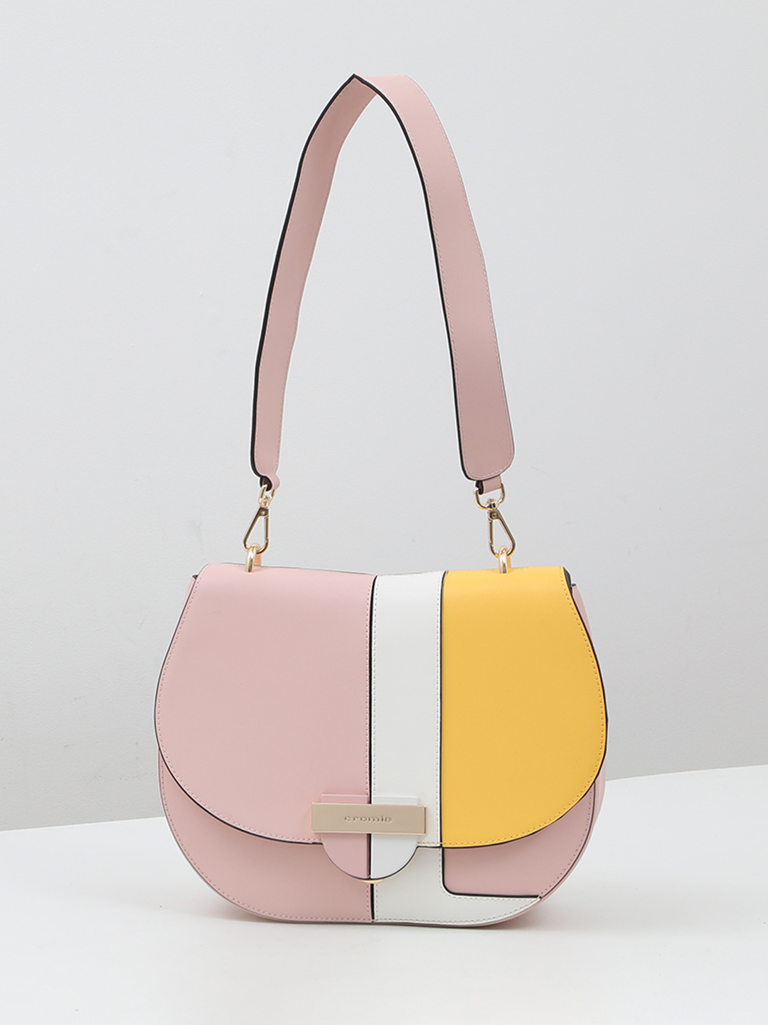 Полукруглая сумка в стиле колор-блок с золотистой плашкой CROMIA в розовом оттенке