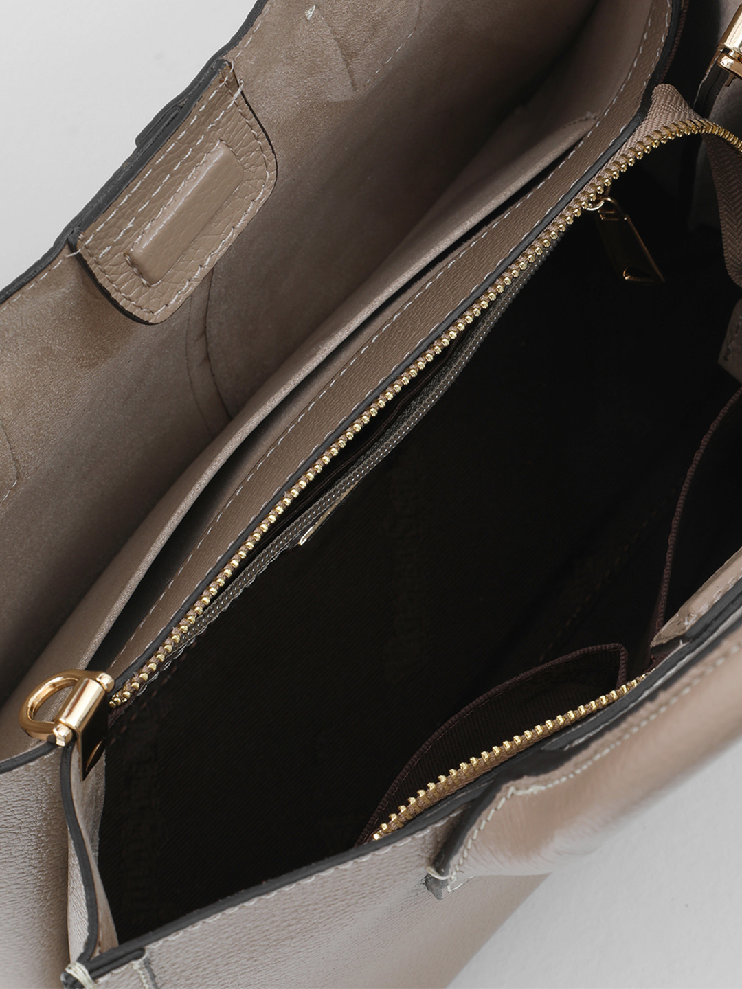 Сумка-тоут с именной гравировкой Vanessa Scani оттенка тауп