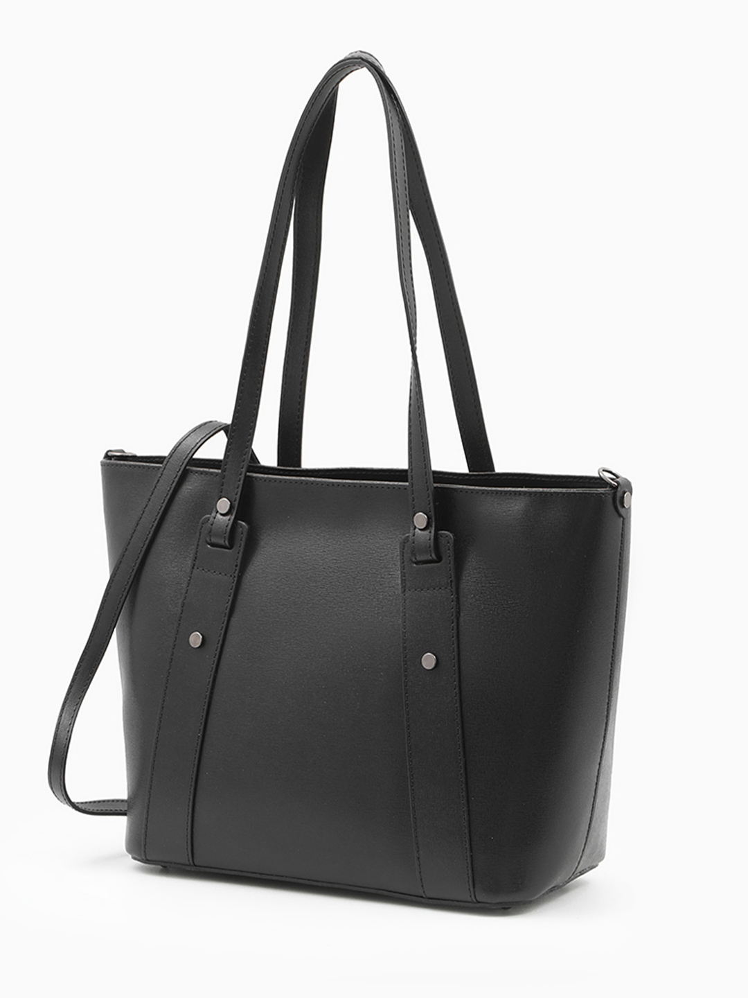 Чёрная сумка-трапеция IZZI с длинным плечевым ремнём от BE NICE