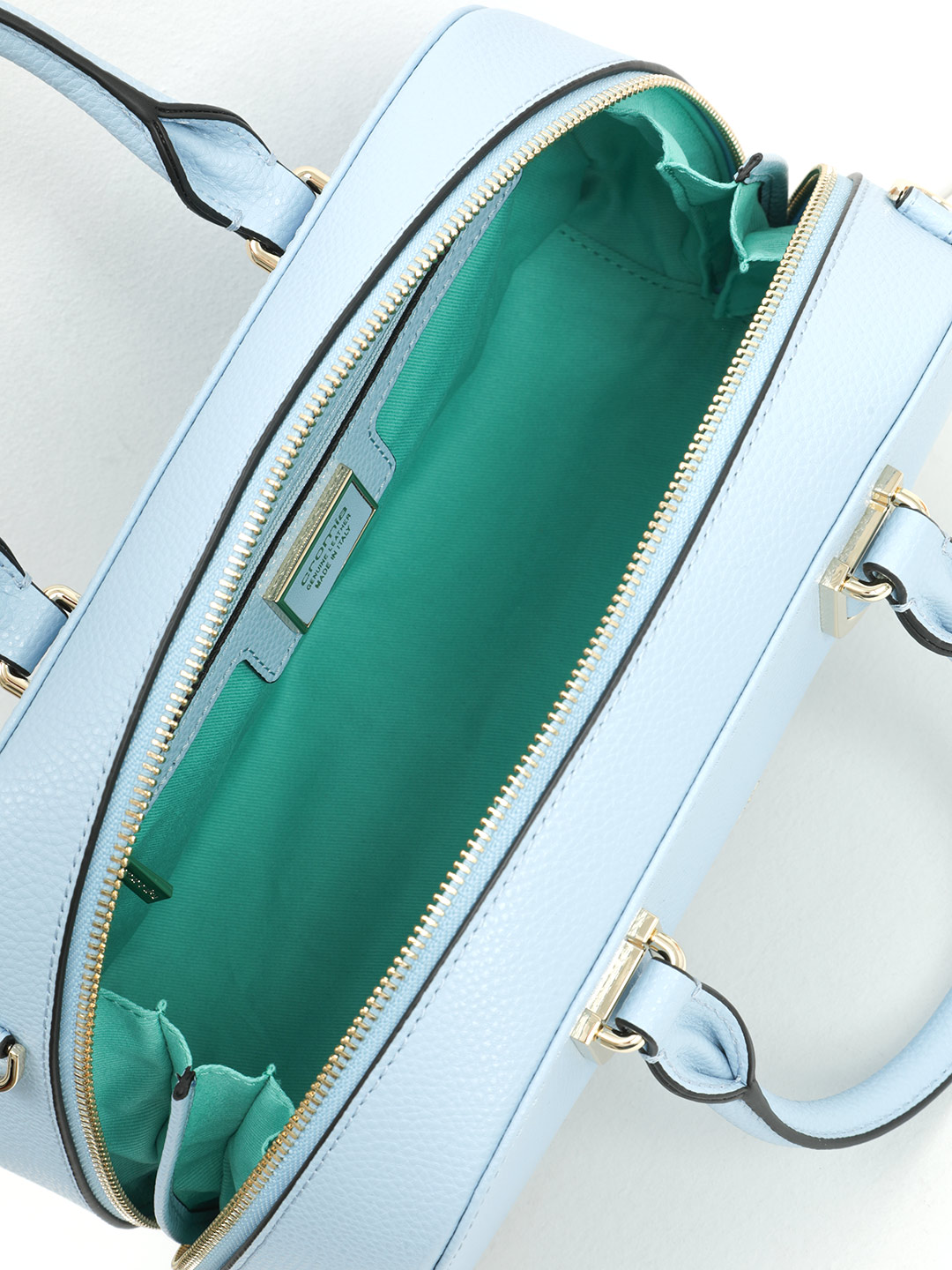 Небольшая сумка трапециевидной формы с жесткими ручками от Cromia из натуральной голубой кожи