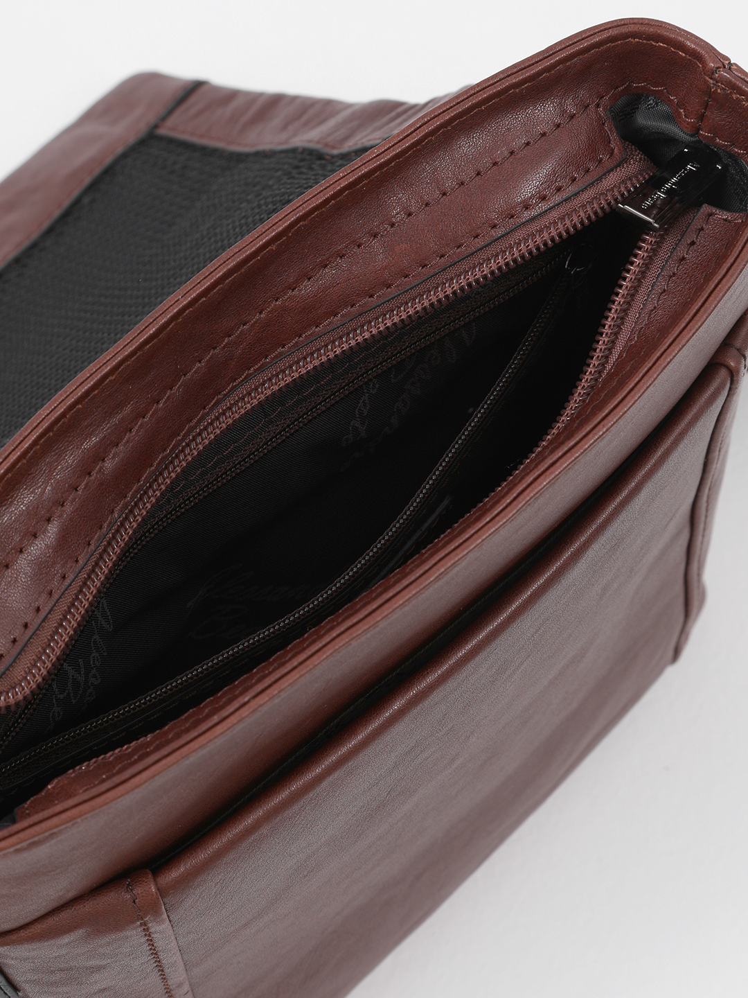 Сумка-планшет с передним клапаном с карманом на молнии в винтажной коже коричневого цвета от Alessandro Beato