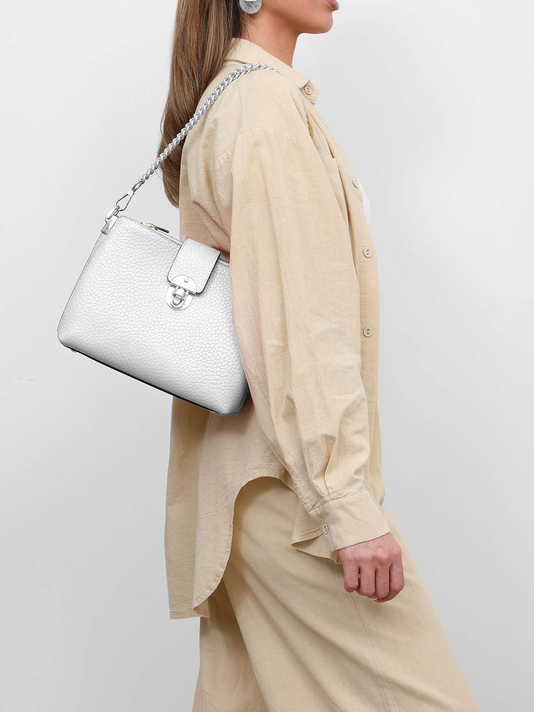 Кросс-боди "ANTONELLA" с серебристым ремнём-цепочкой от BE NICE в белом цвете