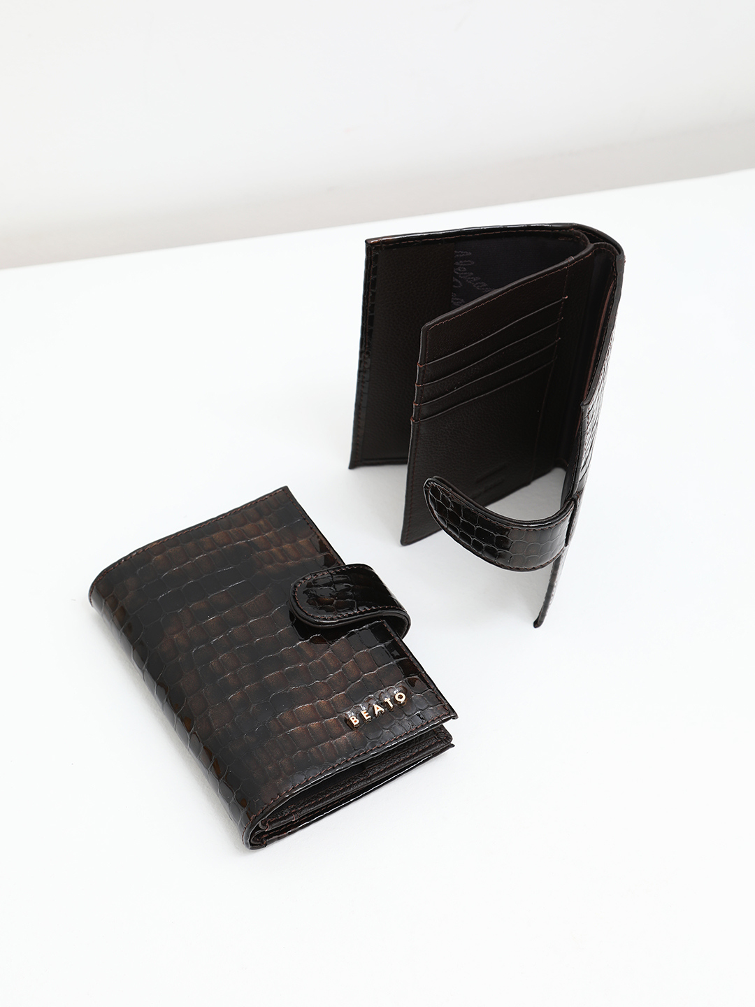 Обложка с отделениями для пластиковых карт от Alessandro Beato в коричневом оттенке