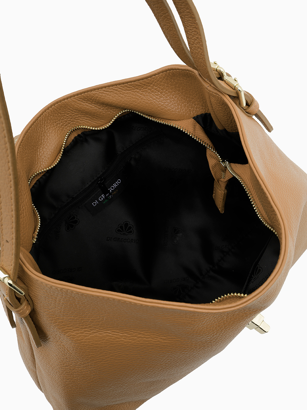 Компактный мешок с хлястиком на поворотной фурнитуре от Di Gregorio в карамельном цвете