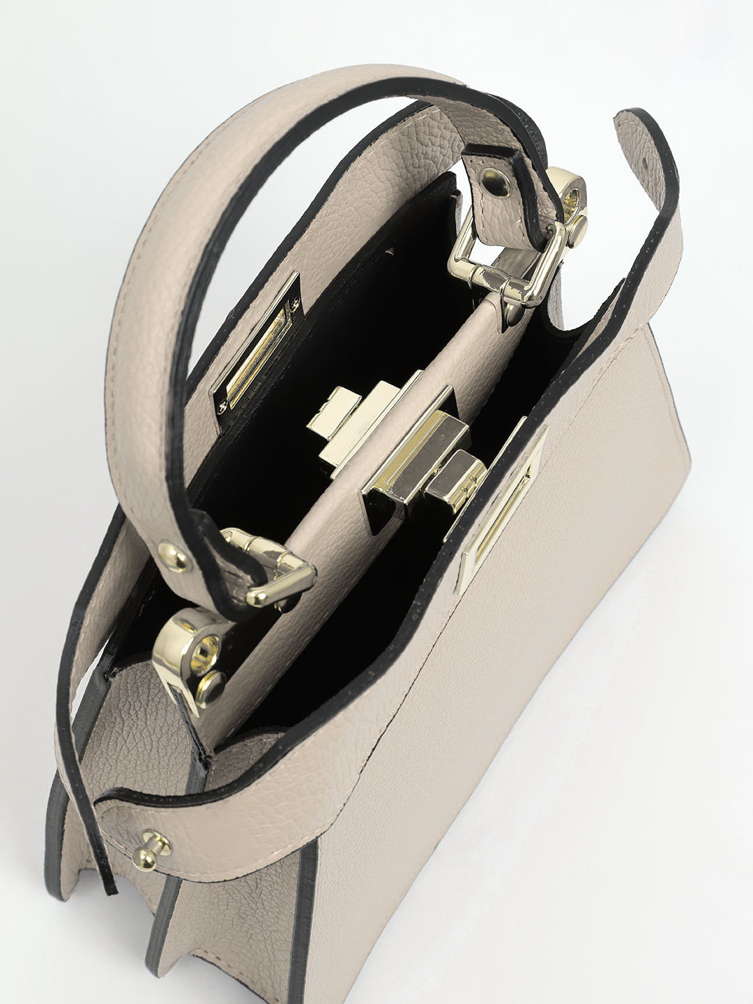 Сумка с подвеской в виде платка-твилли от Di Gregorio в оттенке латте