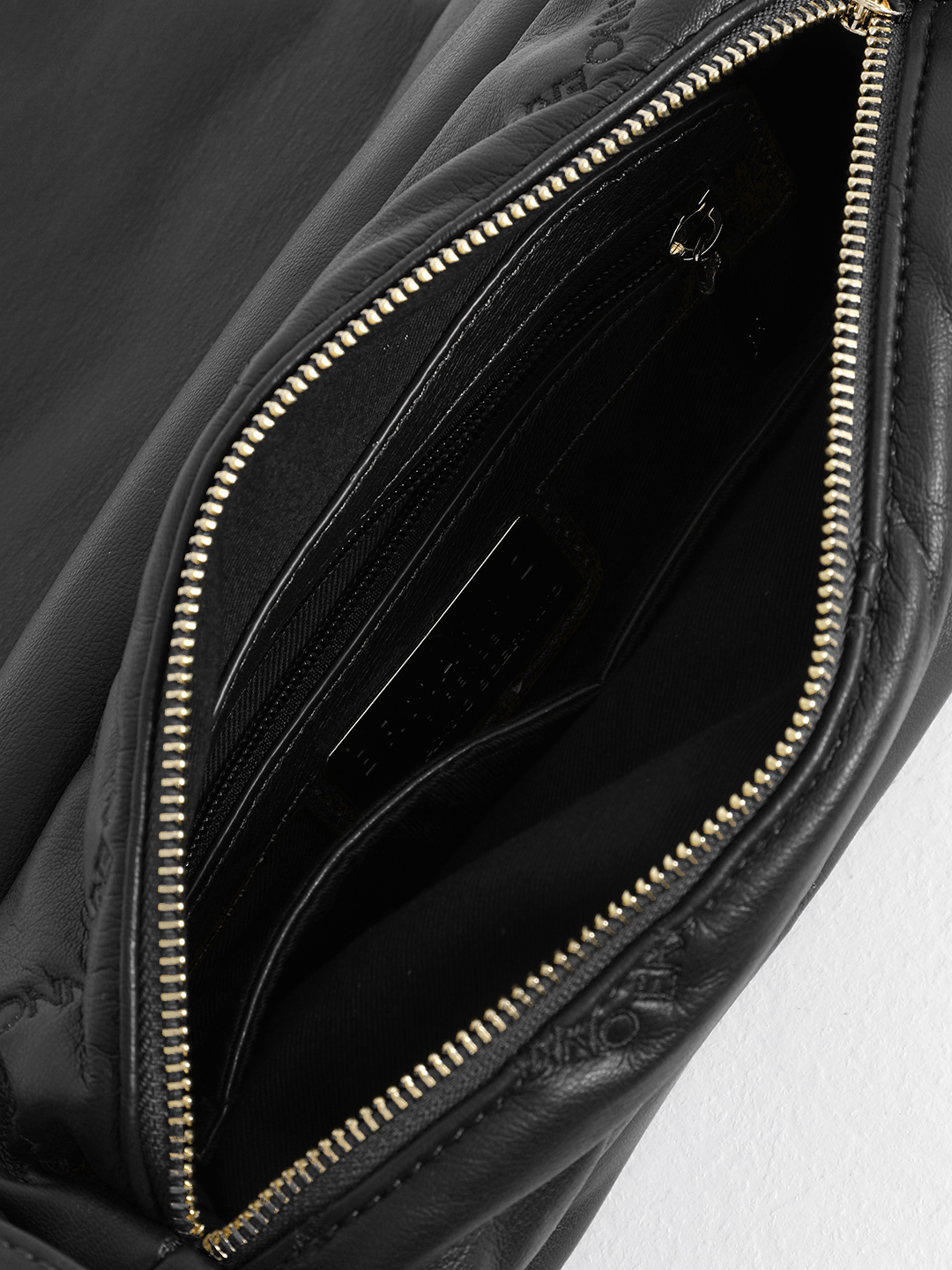 Стёганая кросс-боди на плечо с патчем с логотипом ERMANNO FIRENZE в чёрном цвете