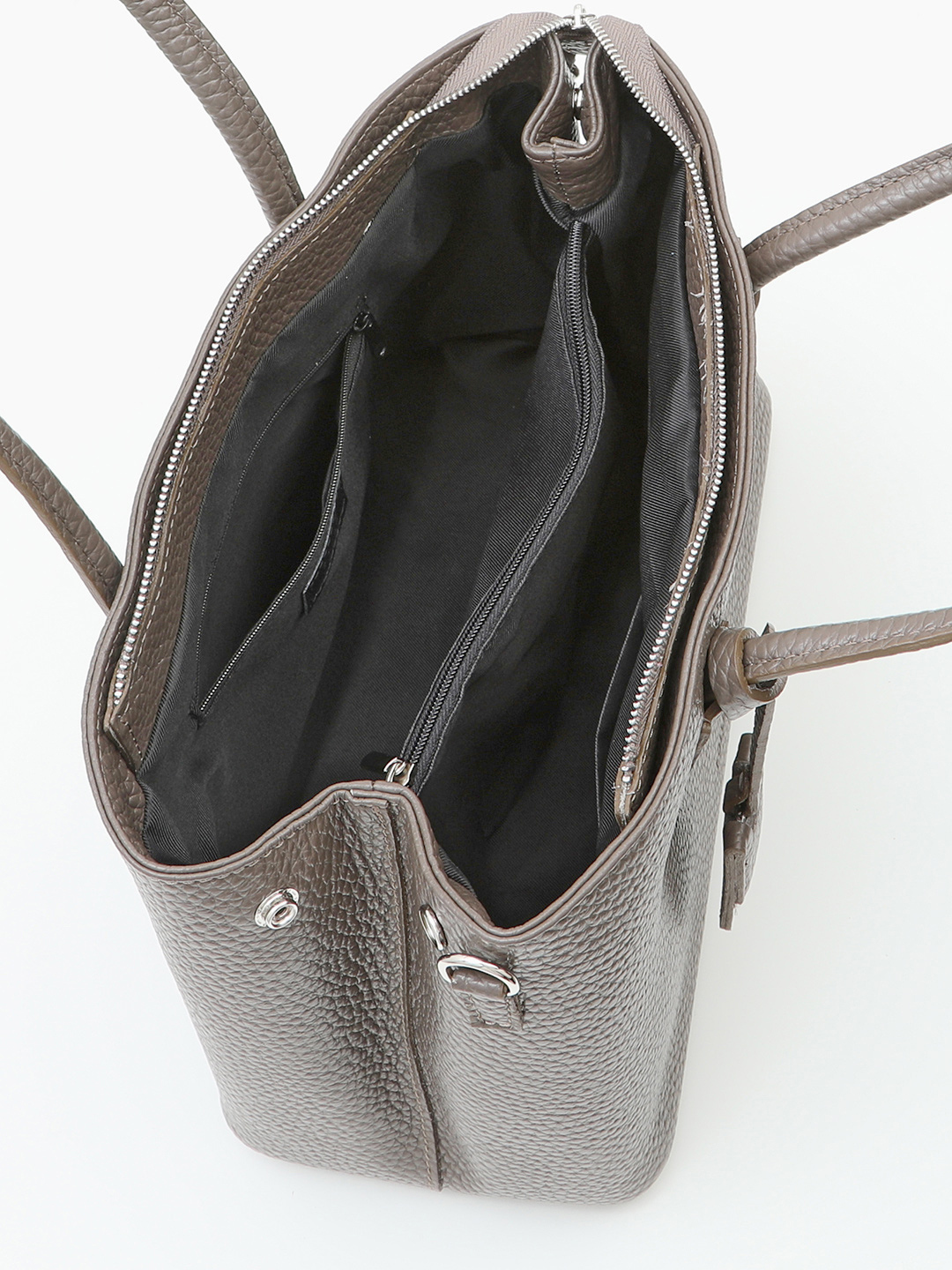 Сумка-шоппер с металлическим брелком из крупнозернистой кожи от FOLLE цвета тауп