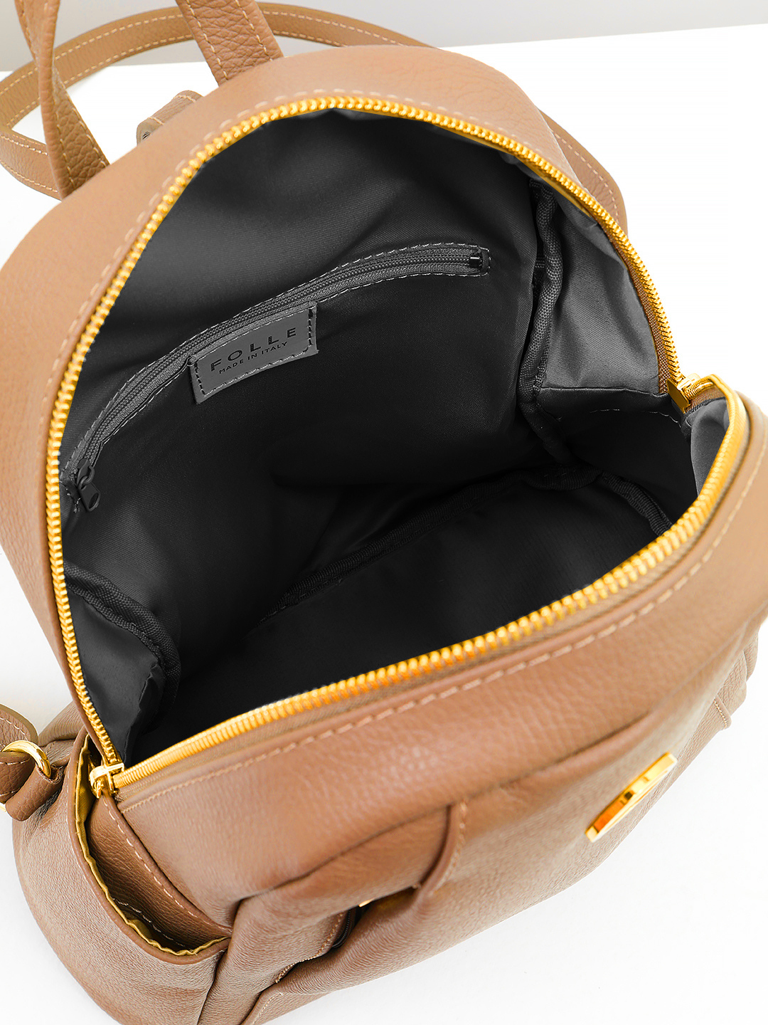 Рюкзак с двумя потайными и боковыми карманами от FOLLE в рыжем цвете