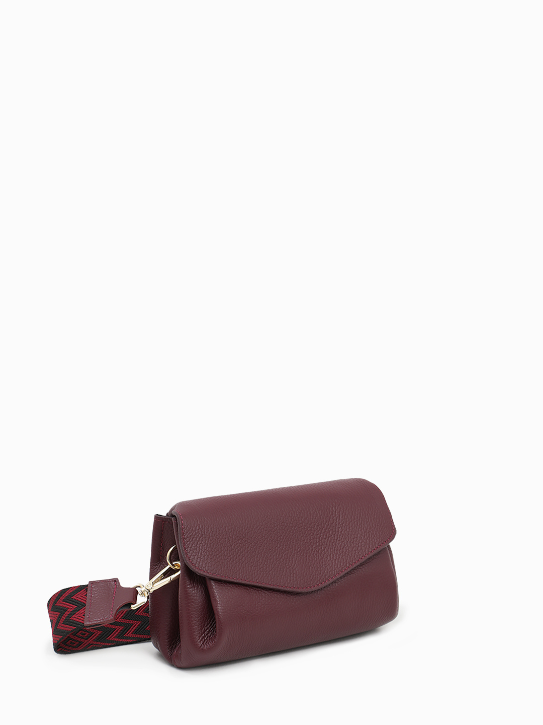 Кросс-боди с треугольным клапаном и текстильным этно ремнём от FOLLE в бордовом цвете