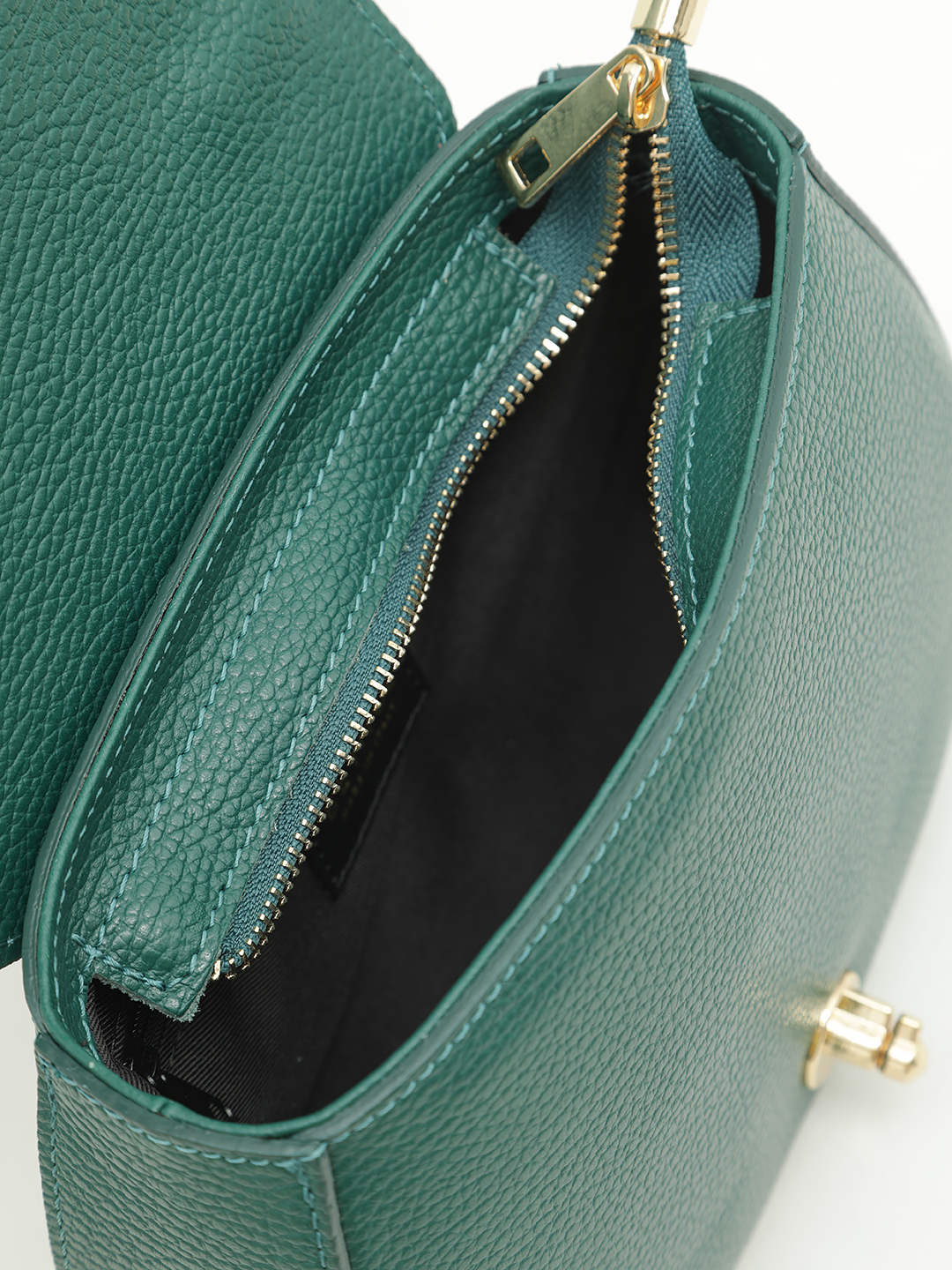 Боулер CLEMENTINA с клапаном и золотистой фурнитурой от BE NICE из натуральной кожи зелёного цвета