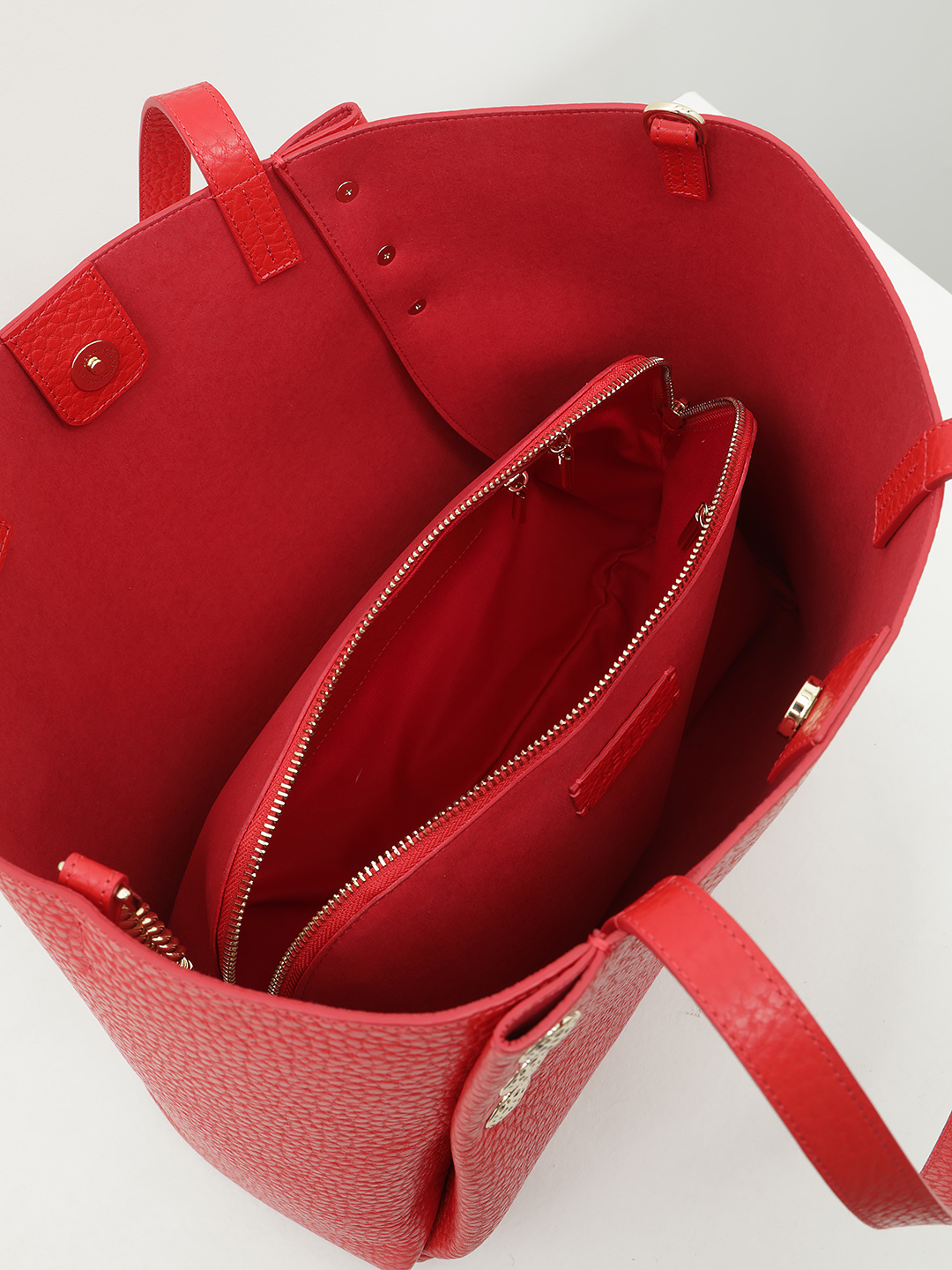 Шоппер-трансформер с дополнительной косметичкой на молнии от KELLEN в алом оттенке