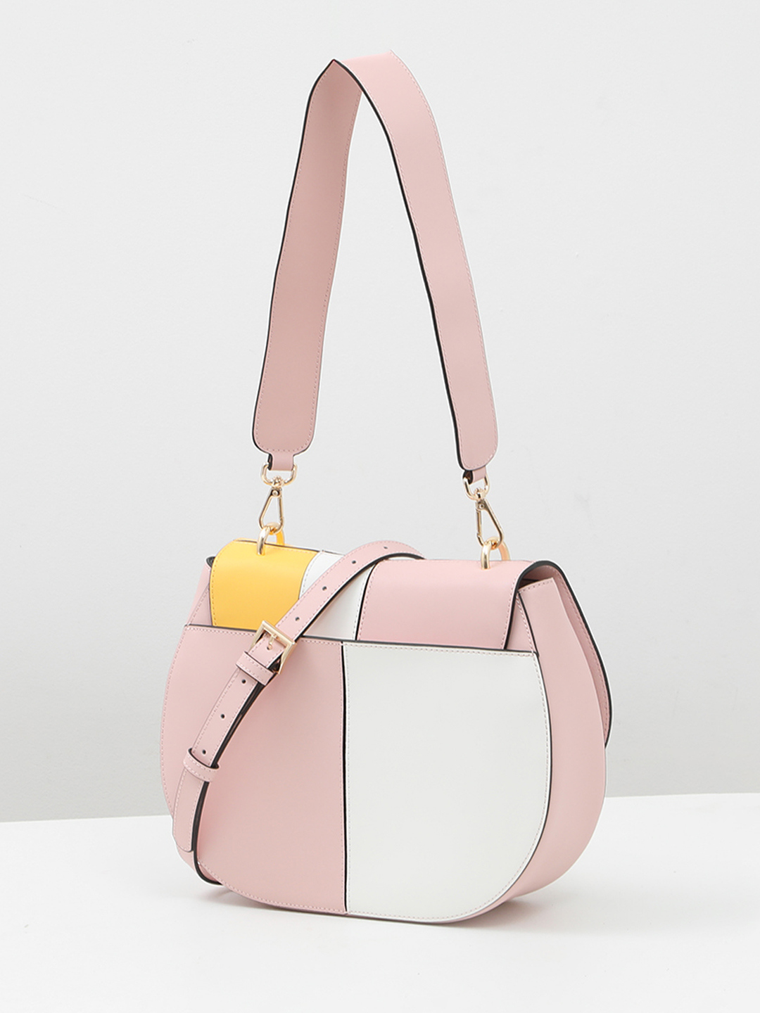 Полукруглая сумка в стиле колор-блок с золотистой плашкой CROMIA в розовом оттенке