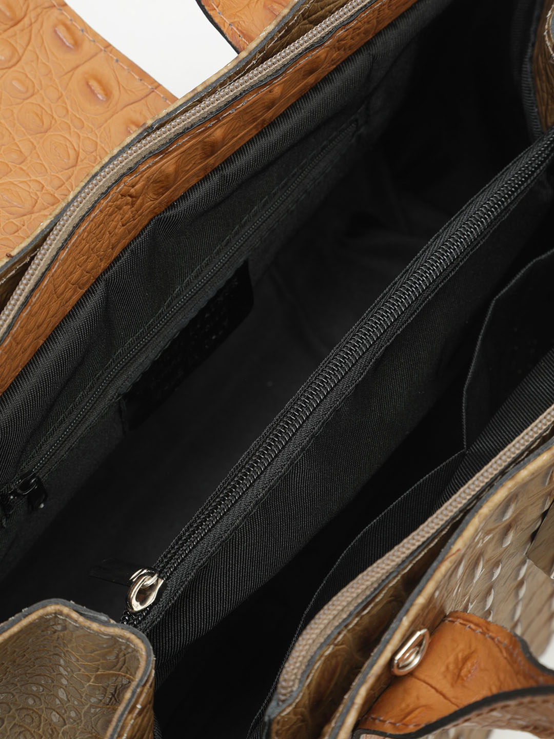 Сумка с поворотной серебристой фурнитурой от FOLLE из кожи под крокодила светло-оливкового оттенка