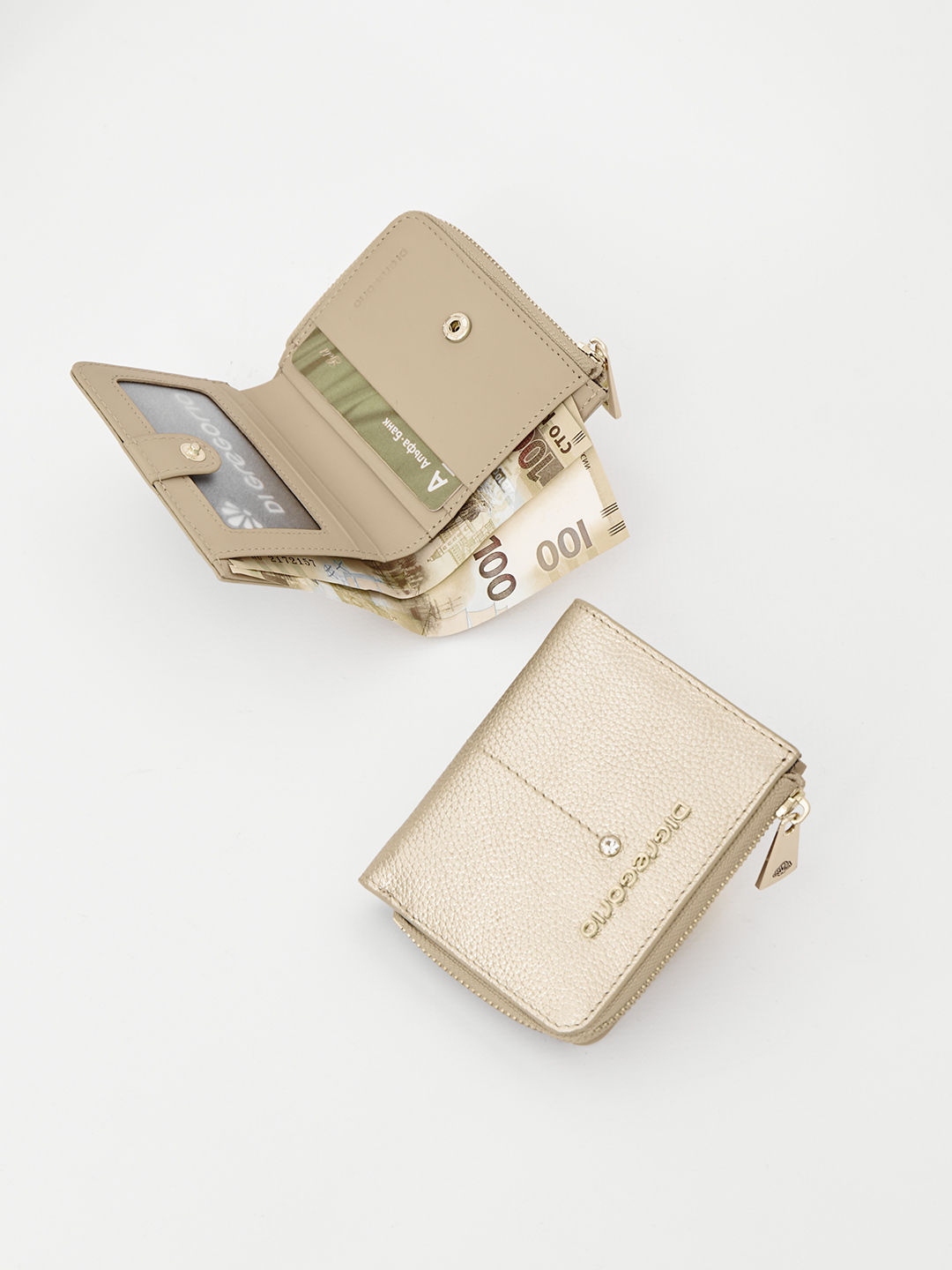 Золотистый кошелёк с металлическими буквами логотипа Di Gregorio