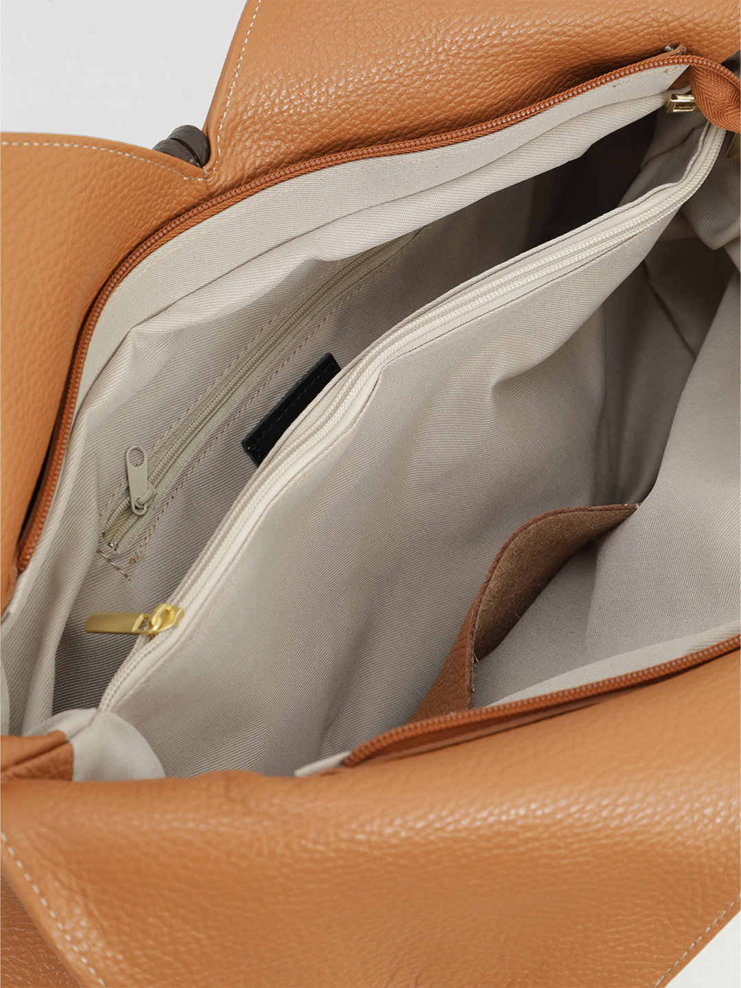 Рыжий шоппер с брелками в стиле бохо и шоколадной отделкой от FOLLE