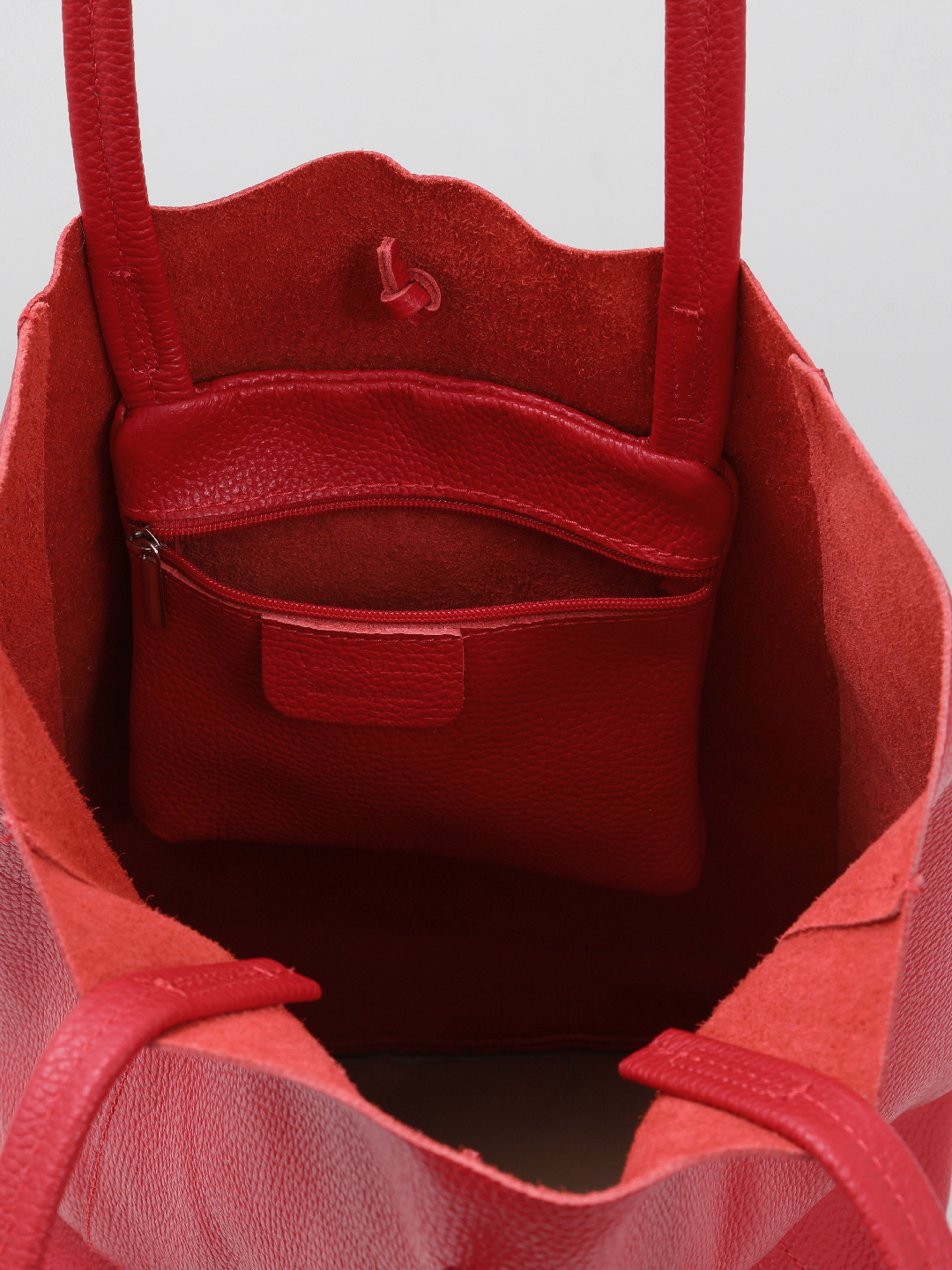 Сумка-шоппер с кожаными завязками и фирменной строчкой от FOLLE в красном цвете