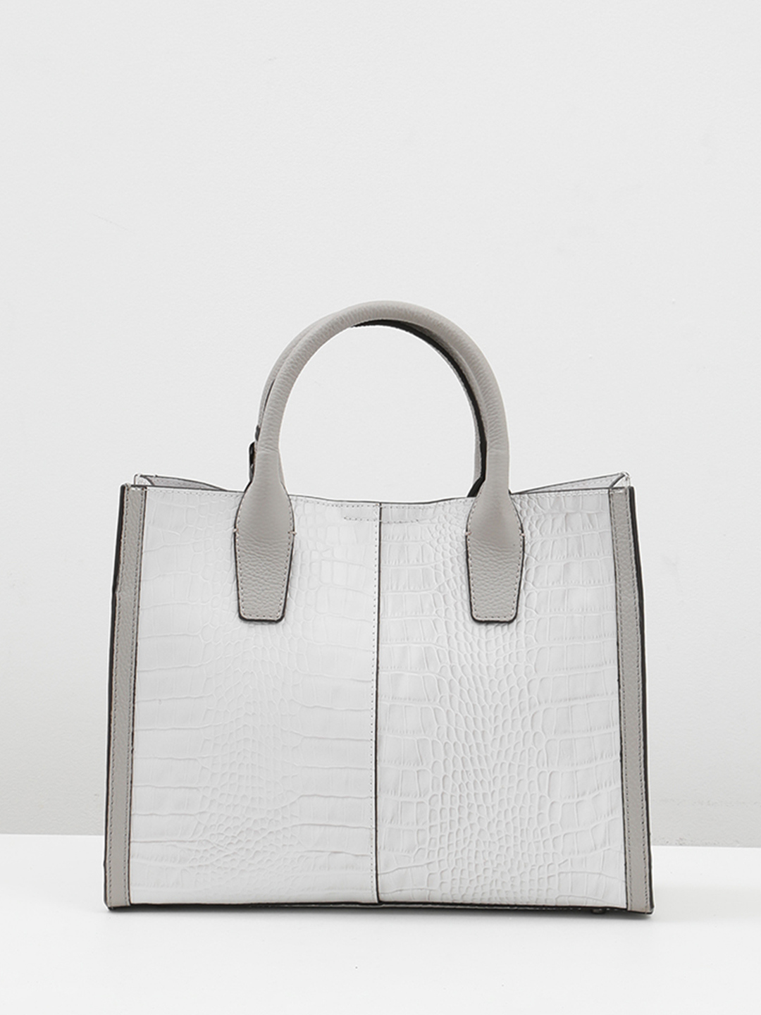 Сумка-тоут с именной гравировкой Vanessa Scani из кожи под крокодила светло-серого цвета