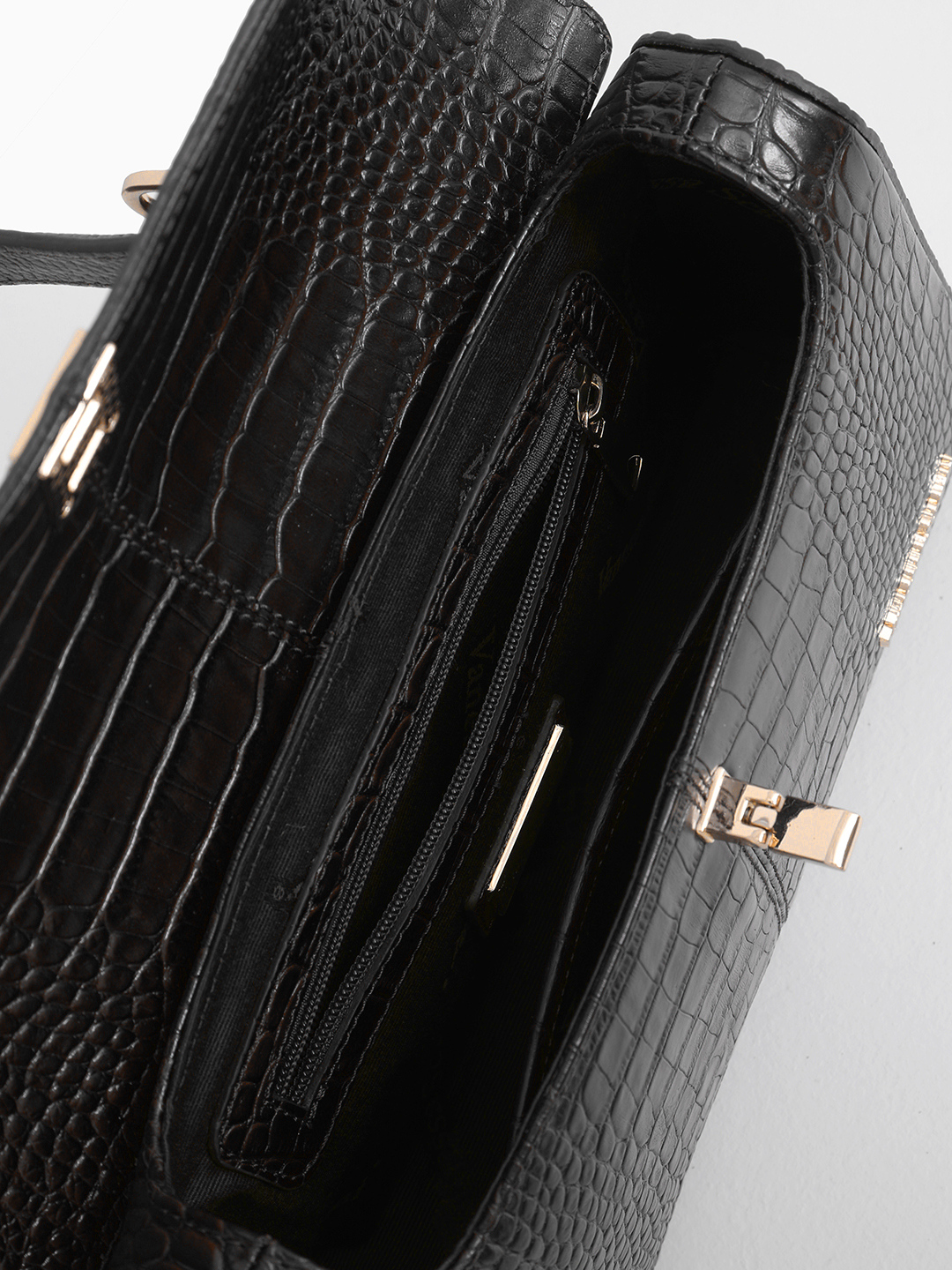 Сумка-портфель с металлическим логотипом Vanessa Scani из кожи под крокодила чёрного цвета