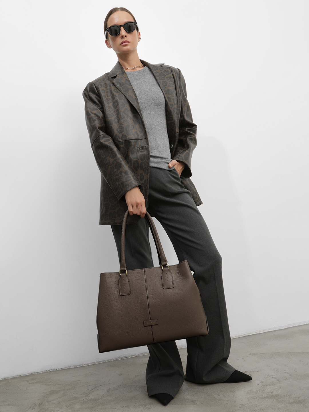 Прямоугольный шоппер с высокими ручками от RIPANI в коричневом цвете