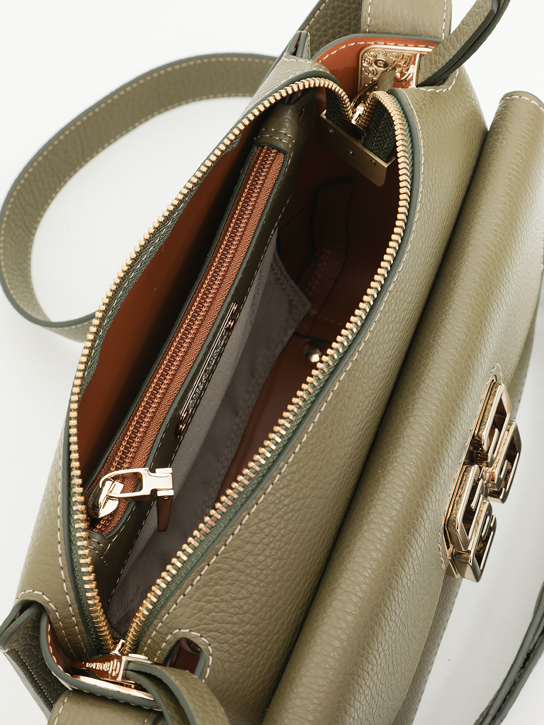 Кросс-боди с монограммой из золотистого металла от Gironacci в оливковом оттенке