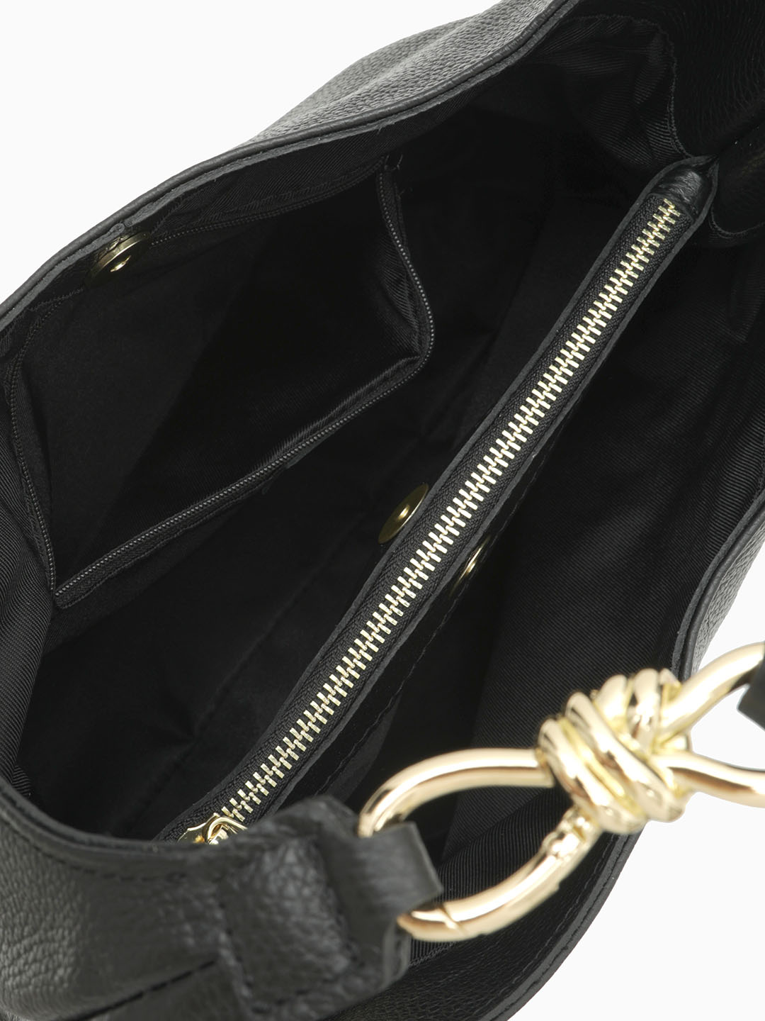 Сумка-мешок с золотистой фурнитурой в виде узла на ручке из черной кожи