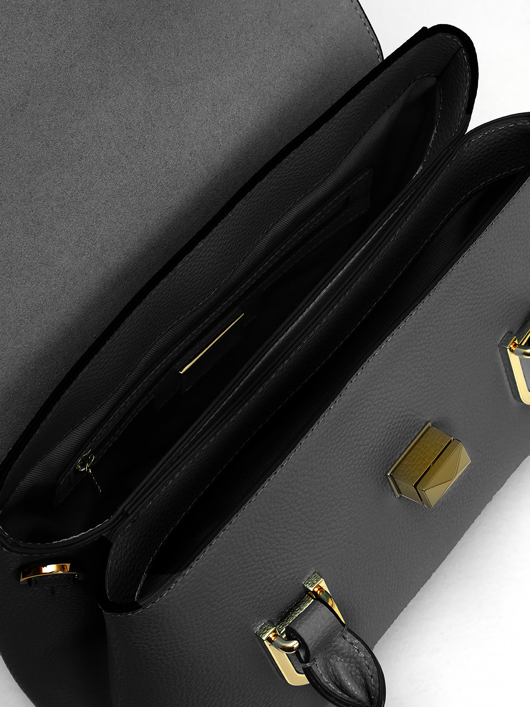 Небольшая сумка с клапаном и поворотным замком от Cromia из натуральной черной кожи