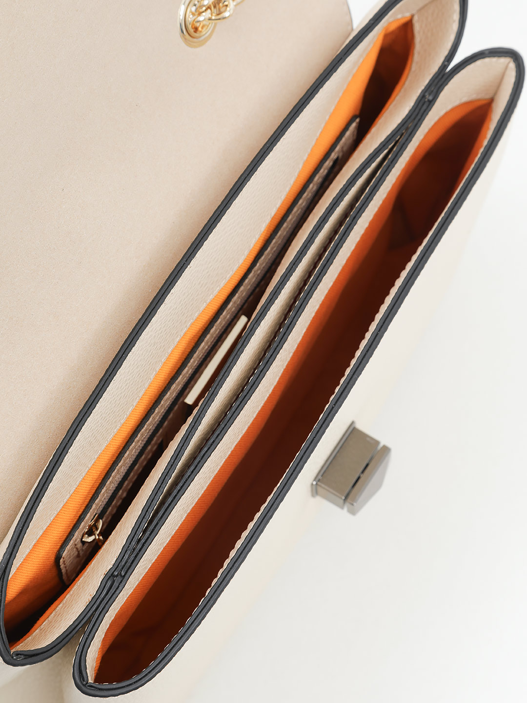 Сумка через плечо с клапаном и поворотным замком от Cromia из натуральной бежевой кожи