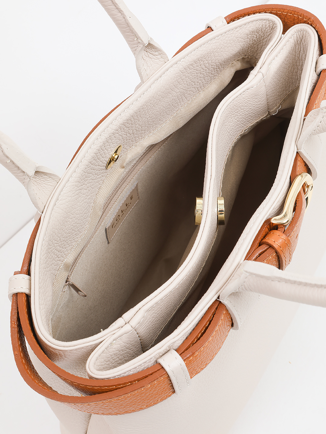 Бежевая сумка-тоут с декоративным рыжим ремнём от FOLLE