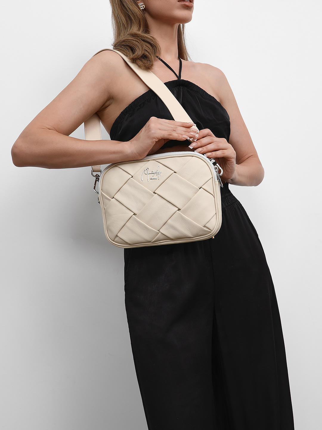 Кросс-боди на плечо с широким плетением от Renato Angi в бежевом оттенке