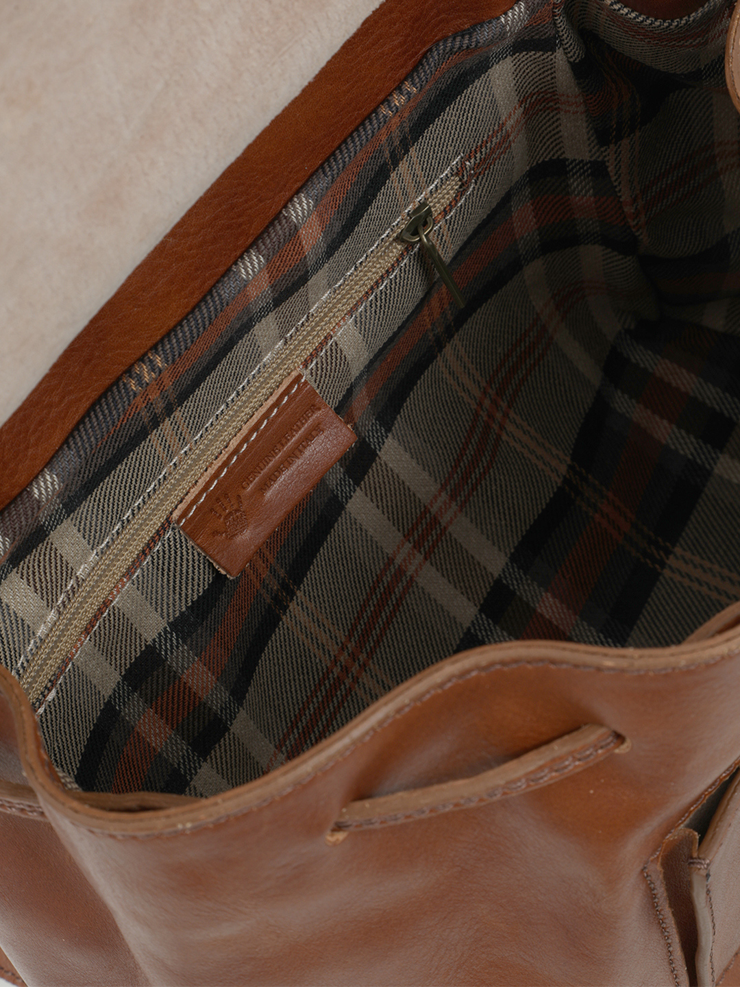 Рюкзак рыжего цвета из натуральной винтажной кожи vacchetta от Folle uomo